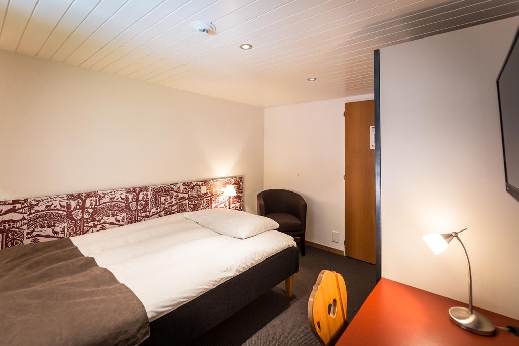 Hotel Landhaus Saanen Bagian luar foto